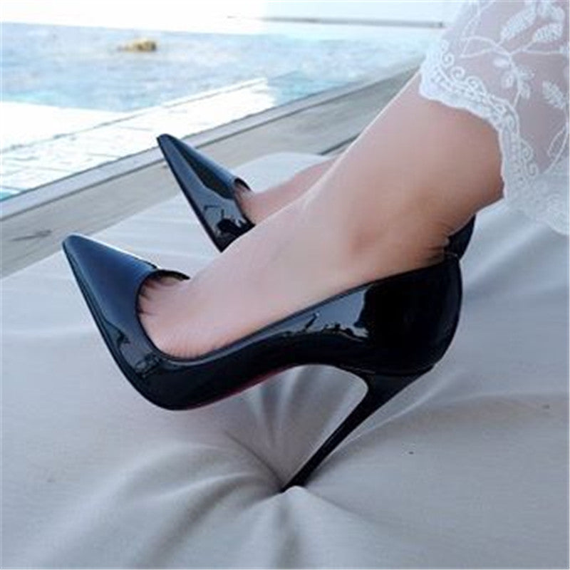 Ladies high heel shoe