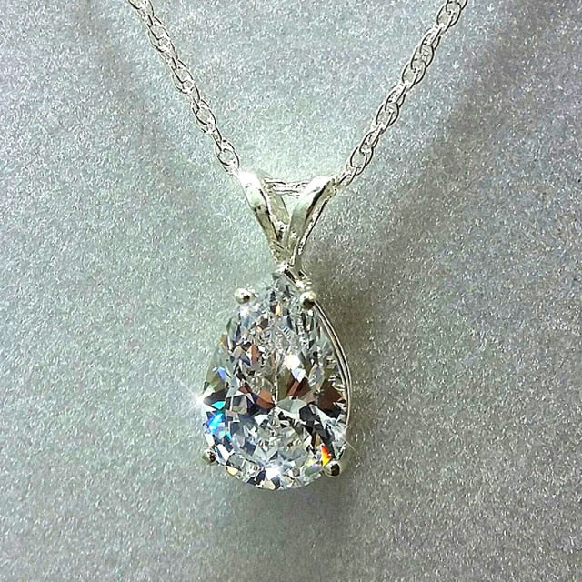 Élégant cristal de zircon cubique