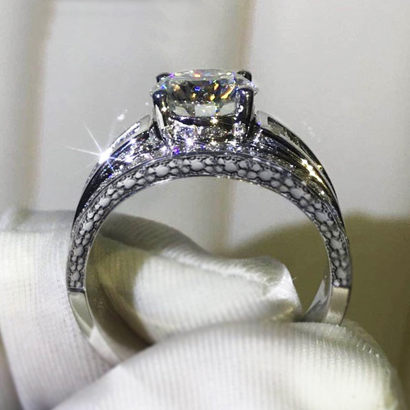 Luxusní snubní prsteny s brilantními kubickými zirkony